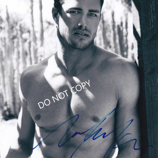 TAYLOR KINNEY  8 x10" (20x25 cm) Autographed Hand Signed Photo