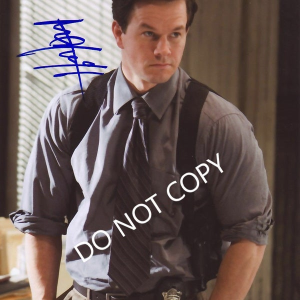 MARK WAHLBERG  8 x10" (20x25 cm) Autographed Hand Signed Photo