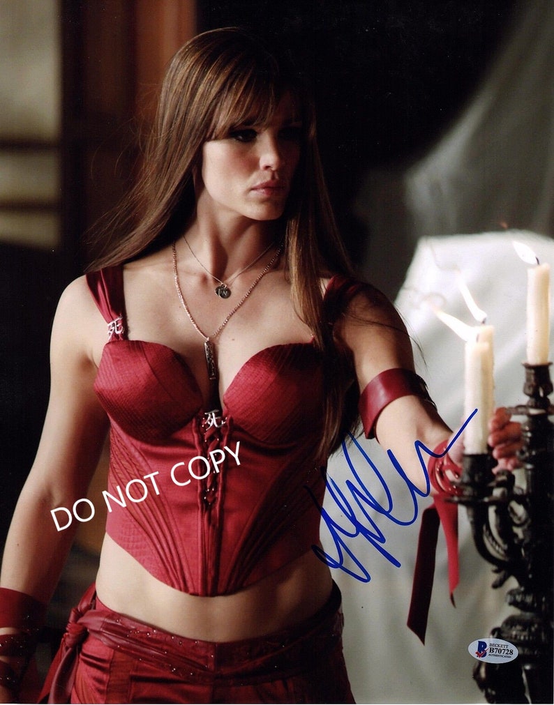 JENNIFER GARNER 8" X 10" glossy photo reprint JENNIFER GARNER 8" X 10" glossy photo reprint