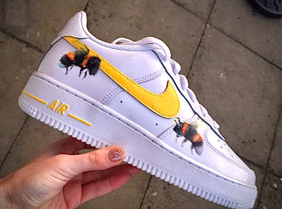 nike bee trainers