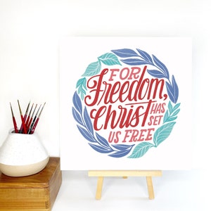 Caligrafía del versículo bíblico//Cristo nos ha hecho libres, Galaciones 5:1, 12x12//Arte de pared cristiano//Letras a mano//Impresión de bellas artes//