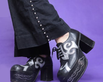 Rare Vintage 1970s Platform Shoes Black and Silver Swirl