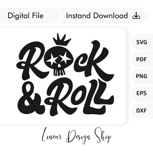 Könnte beinhalten: Schwarzweißes Grafikdesign mit dem Text "Rock & Roll" in einer stilisierten Schriftart. Ein Schädel mit einer Krone und zwei Sternen ist in das Design integriert.