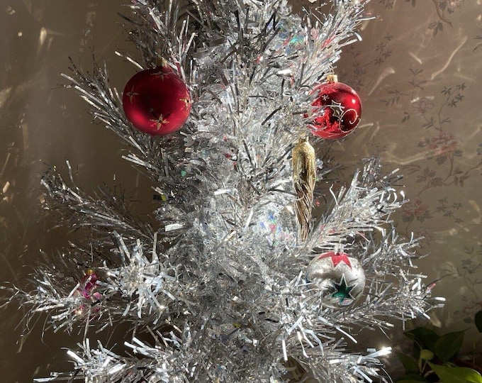 4 ft silver Aluminum Christmas tree w/ Rotating Base 40 wrapped branches Vtg