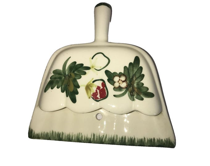 Porcelain Dust Pan Wall Vase