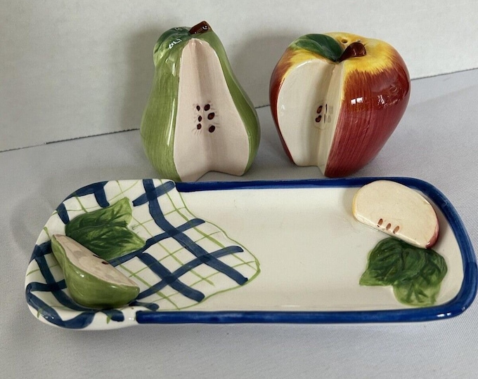 Vtg Bella Casa by Ganz Apple & Pear Hand Painted Ceramic Salt and Pepper Shakers