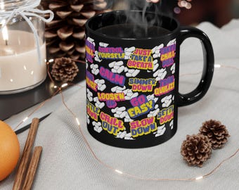 Comic Chill Phrasen Tasse | Schwarze Kaffeetasse mit Pop Art Sprechblasen