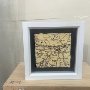 Gerahmtes Landkartenfragment - vollständig anpassbar.  Ein tiefes gerahmtes Kartenfragment im Stil deiner Wahl.  Ideales Geschenk für besondere Anlässe.