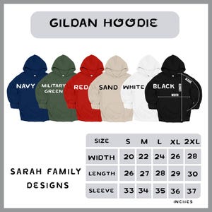 Pode incluir: Uma tabela de tamanhos para hoodies Gildan em azul marinho, verde militar, vermelho, areia, branco e preto. A tabela mostra a largura, o comprimento e o comprimento da manga em polegadas para os tamanhos S, M, L, XL e 2XL.