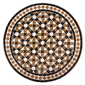 Peut inclure: Plateau de table rond avec un motif géométrique de carreaux noirs, blancs et bruns. Le motif présente un dessin répétitif de carrés et de losanges.