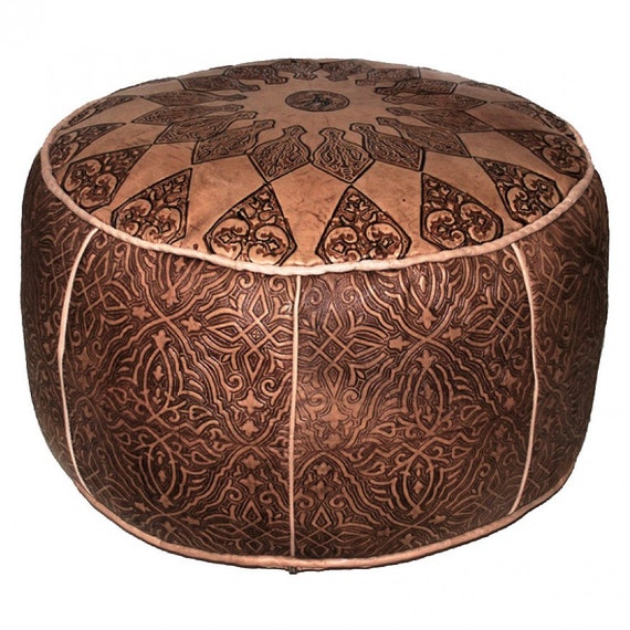 Pouf Marocain En Cuir - Diamètre 45 Cm, Hauteur 30 Cm - Motif Beige Et Bleu - Rembourrage Coton - Fait Main à Marrakech