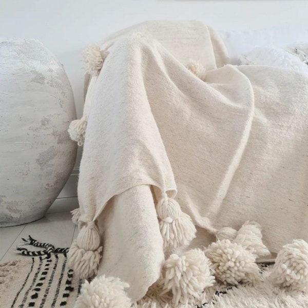 Marokkanische Pompon Decke Cremeweiß 275x190cm | Wohndecke | Wurfdecken Für Couch Und Bett Aus 100% Baumwolle