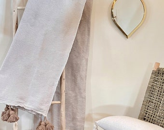 Marokkanischer Sofaüberwurf Creme Weiß mit beigen Quasten 275x190cm  | Wohndecke | Wurfdecken Für Couch Und Bett Aus 100% Baumwolle