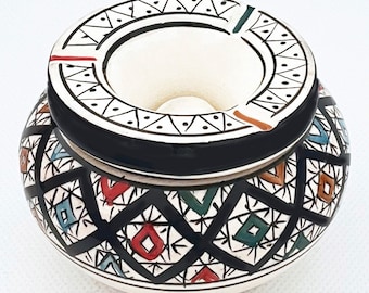 12 cm diameter ceramic ashtray with lid, handmade | Oriental ashtray | Round hand-painted ashtray | Windproof ashtray, multi-colored