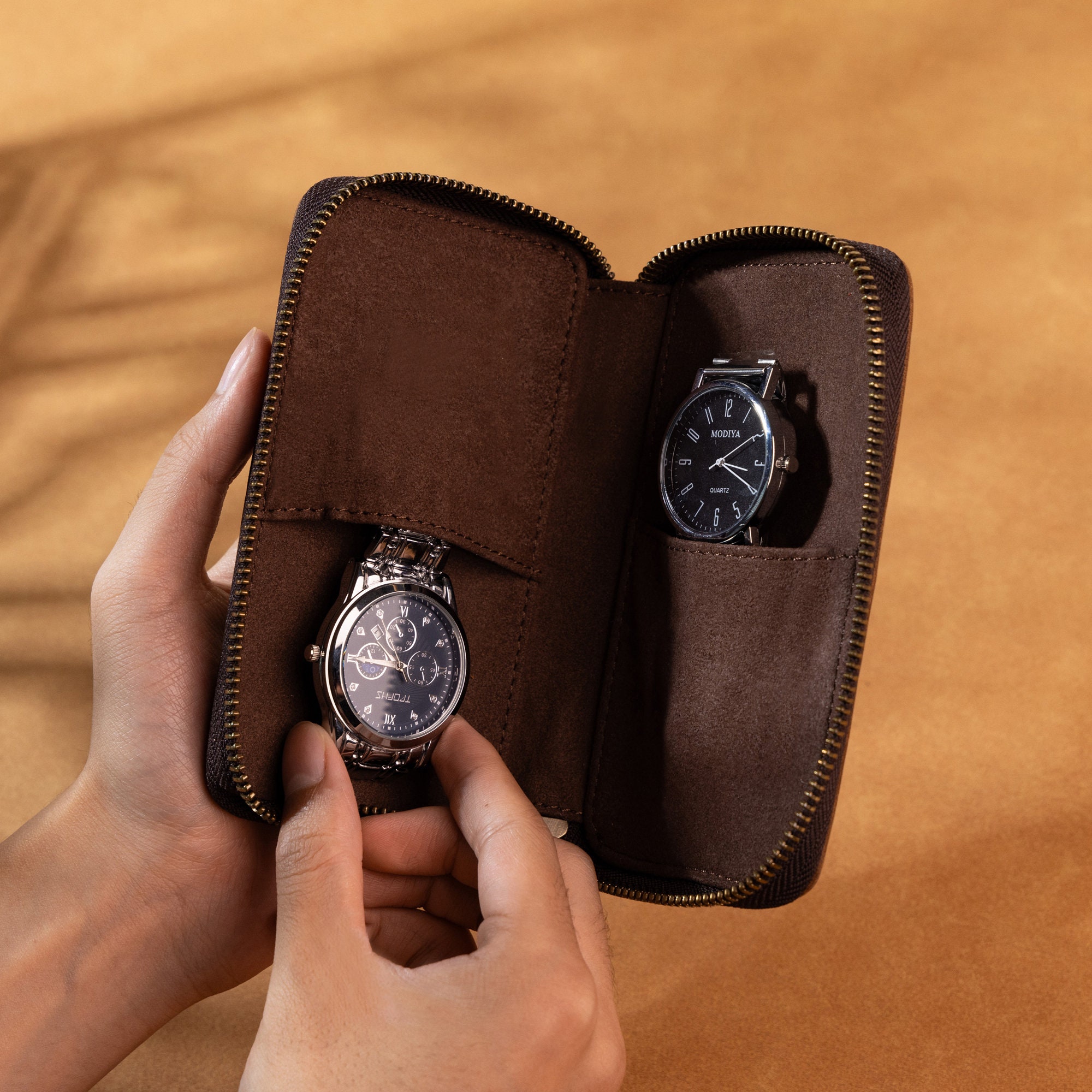 Customised Genuine Leather Watch Pouch for Men Watch Display Case