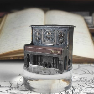 Vintage Play Me pencil sharpener ref. 969 - bronze Pianino sharpener made in Spain