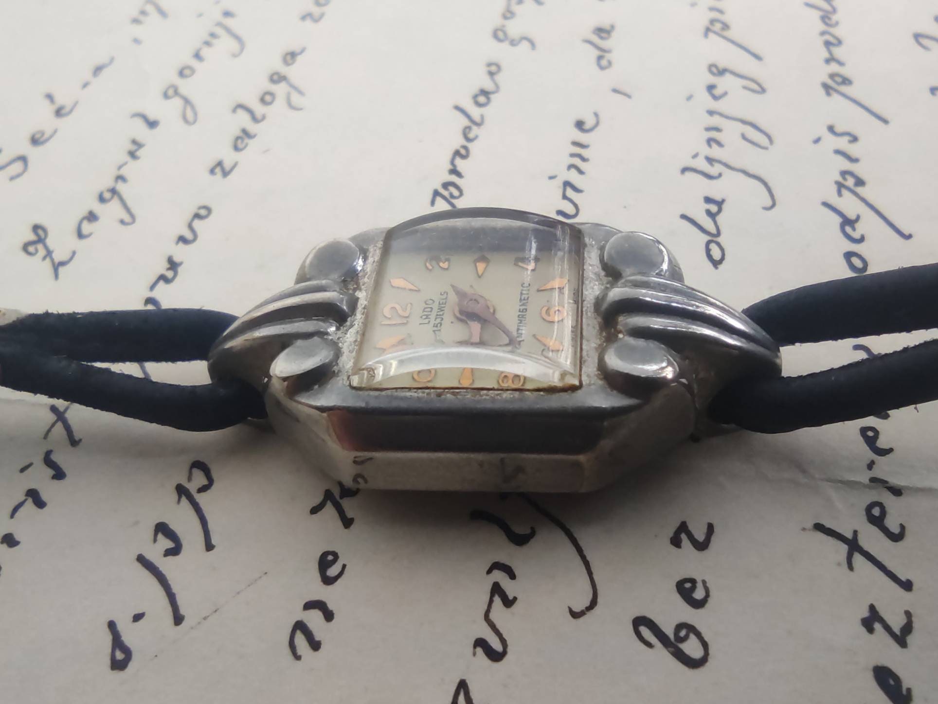 Montre Mécanique Ancienne Lado - Moyen état, Vitre Fissurée, Aiguille Coincée, à Réparer