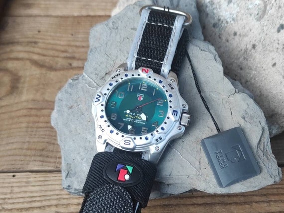 Force clearance quartz watch