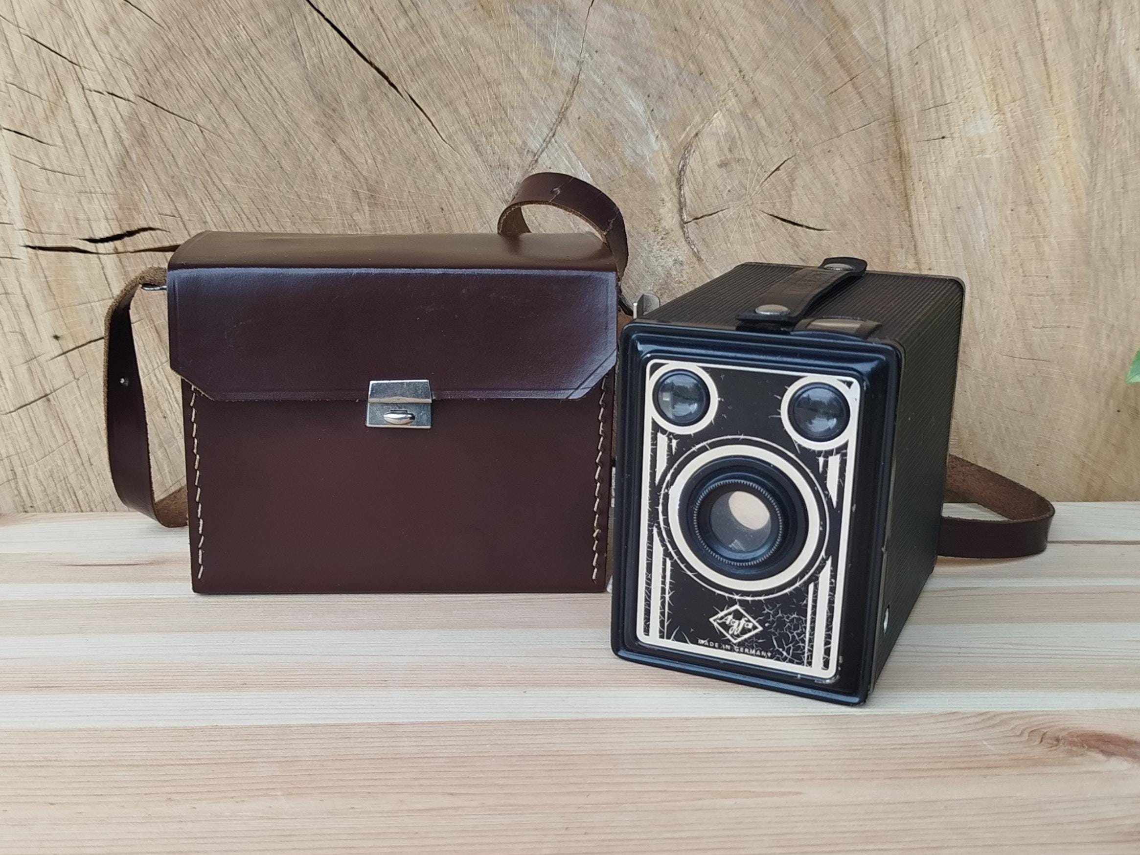 Appareil photo Agfa Box vintage dans un étui en cuir - France
