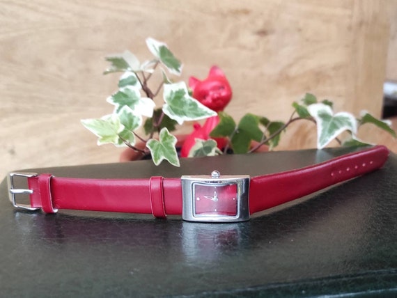 Reloj de pulsera Vintage Red Avon Quartz Ladies - Etsy España