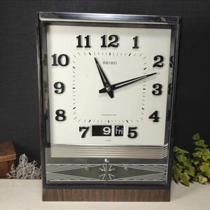 Vintage Seiko Transistor wall clock - 1960s electric clock with pendulum made in Japan