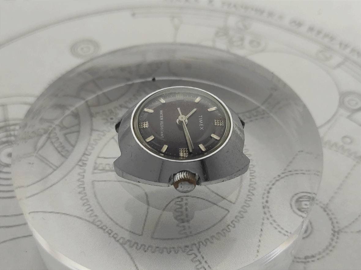 Vintage Timex Ladies Watch - Not Working, for Parts or  display picture 3