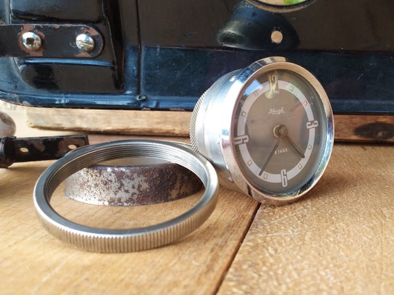 Orologio per auto d'epoca Kienzle 8 giorni made in Germany degli anni '50  sul cassetto originale dell'auto -  Italia