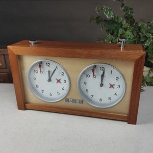 Vintage UMF Ruhla Gardé Schachuhr aus der DDR