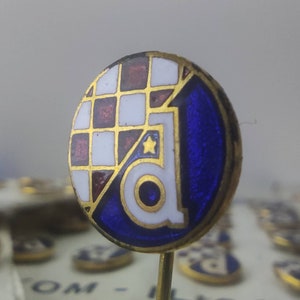 Vintage 80s FC Dinamo Zagreb -  crest pin badges football Croatia
