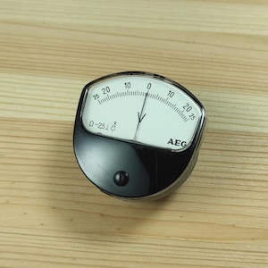 Vintage AEG dashboard voltmeter 0-25 V - small mounting volt gauge