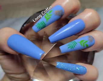 Hojas azules presson uñas
