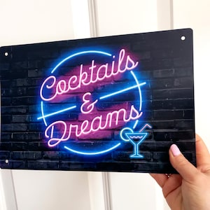 カクテル＆ドリームズ バーサイン | 印刷済みメタルサイン A4 フラットプリントプレート - ホームバー ピンクカクテルアクセサリー