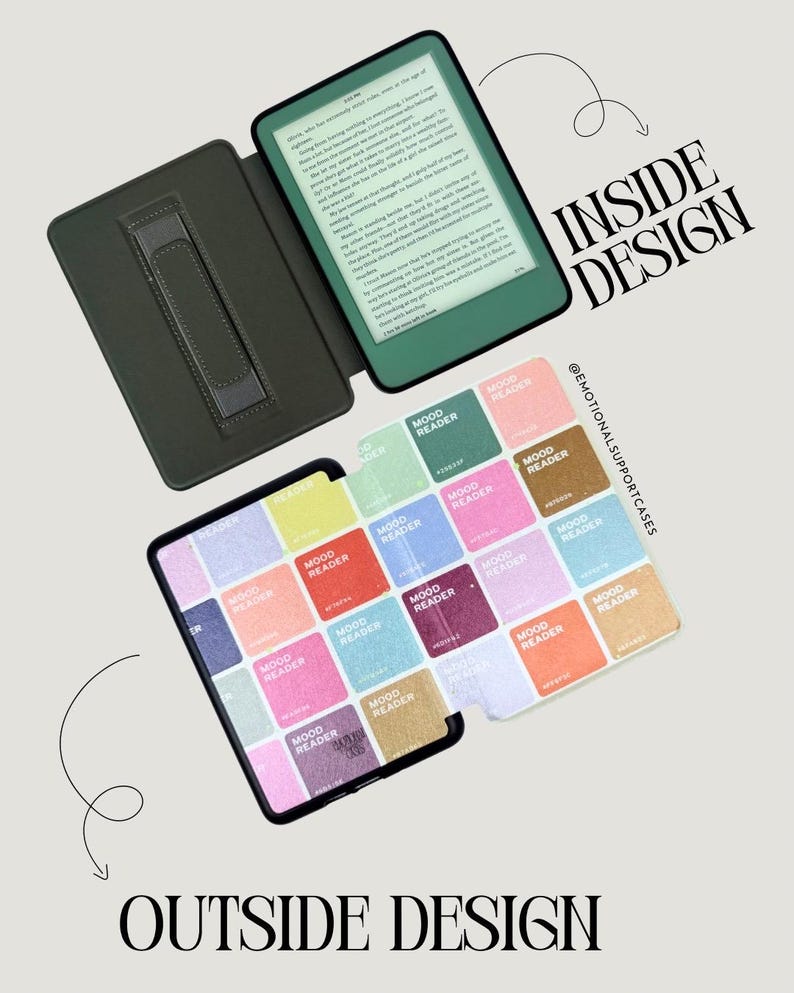 Puede incluir: Un lector de libros electr&oacute;nicos abierto con una pantalla verde y una funda verde oscuro, junto a una funda con un colorido patr&oacute;n de cuadr&iacute;cula. La funda tiene el texto "MOOD READER" en cada cuadrado. La imagen tambi&eacute;n incluye el texto "INSIDE DESIGN" y "OUTSIDE DESIGN".