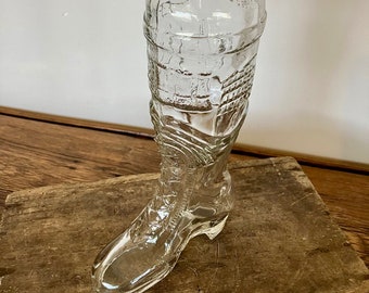 Carafe vintage en forme de botte lacée