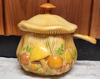 Vintage 1982 Handmade Ceramic Arnel’s Mushroom Soup Tureen with Lid And Ladle