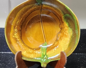 Vintage USA Pottery LD 706 Leaf Bowl