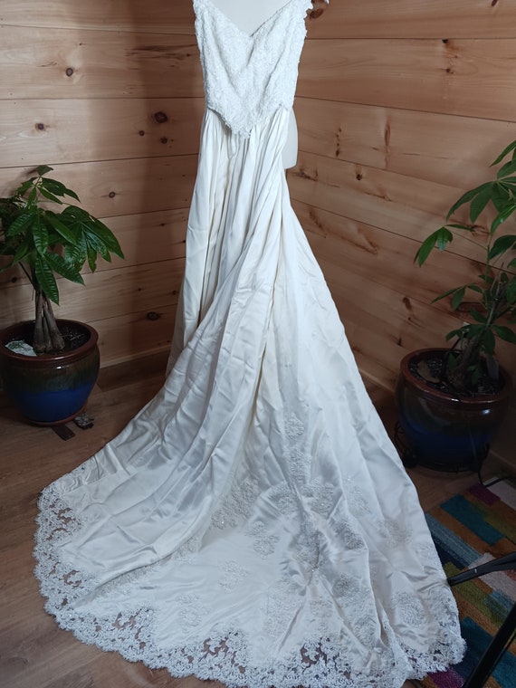 Vintage ballgown. Vintage bridal ballgown. - image 4