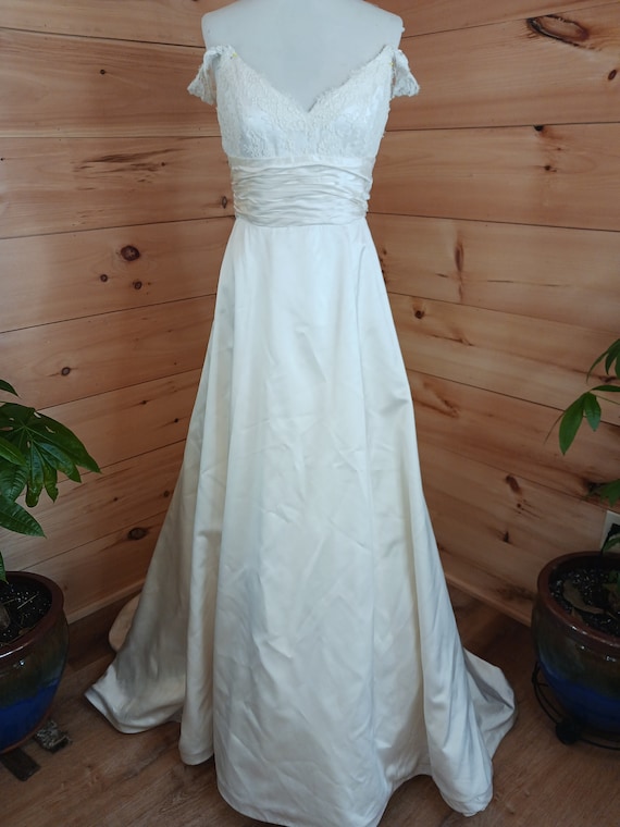 Vintage bridal ballgown.  Vintage ballgown, weddin