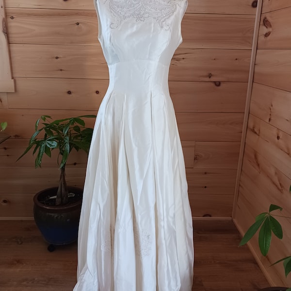 Vintage bridal gown from the 1950's.   Vintage wedding gown from the 1950's.