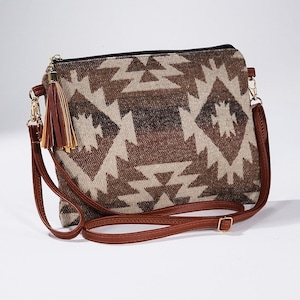 Bag for casual wear; Wristlet boho style pattern; 2 in 1 adjustable strap bag, boho wristlet and crossbody bag