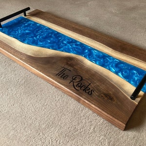 Planche à charcuterie/service de rivière époxy bleu caraïbe, noyer noir