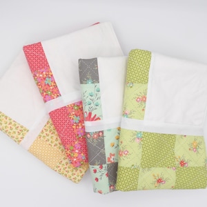 Travel baby changing pad/portable travel diaper changing mat/diaper clutch/waterproof/wipeable/patchwork quilt top with quilted padding