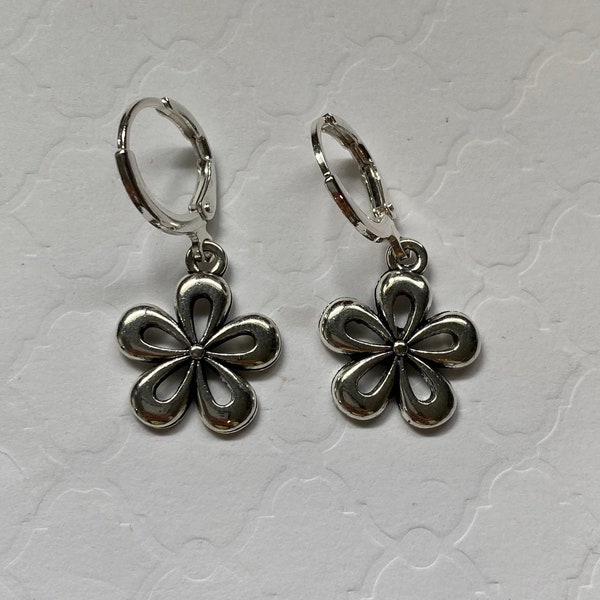 Flower Silver Huggies | Huggies | Earrings | Silver Earrings | Stacking Earrings | Flower Earrings | Floral Design