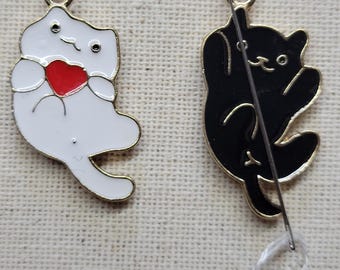 Kitten Enamel Needle Minder: Magnetic Needle Nanny