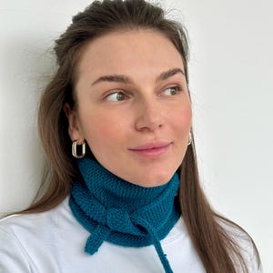 Sophie Knitted Scarf, Small Neck Scarf, 25 Wool and 75 Acrylic Yarn, Handmade Scarf, Fashion Women Scarf, Gift For Her