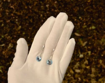 Blauw | Ronde kristallen oorbellen met hendel aan de achterkant | Aquamarijnblauwe oorbellen met strassteentjes | Iets blauws bruidsoorbellen