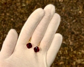Red | Small cushion lever back earrings