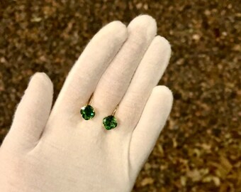 Green | Small cushion lever back earrings