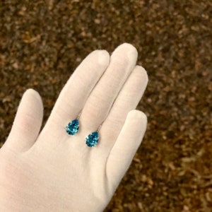 Blue | Medium pear lever-back earrings