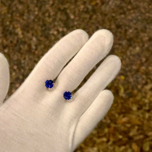 Blue | Classic round studs